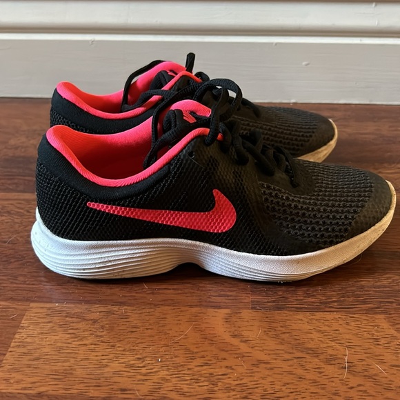Girls Nike Sneakers - Picture 2 of 5